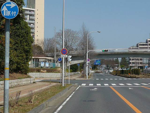 一般原動機付自転車の右折方法(二段階) 道路標識写真